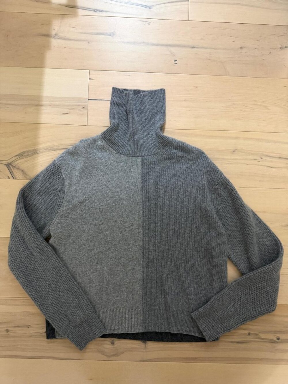 Theory Women's Tonal Gray Cashmere Sweater (Medium)